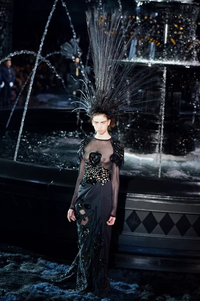 Look 25